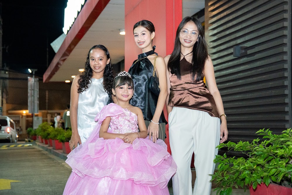Guests posing for event photography at Kendra’s birthday